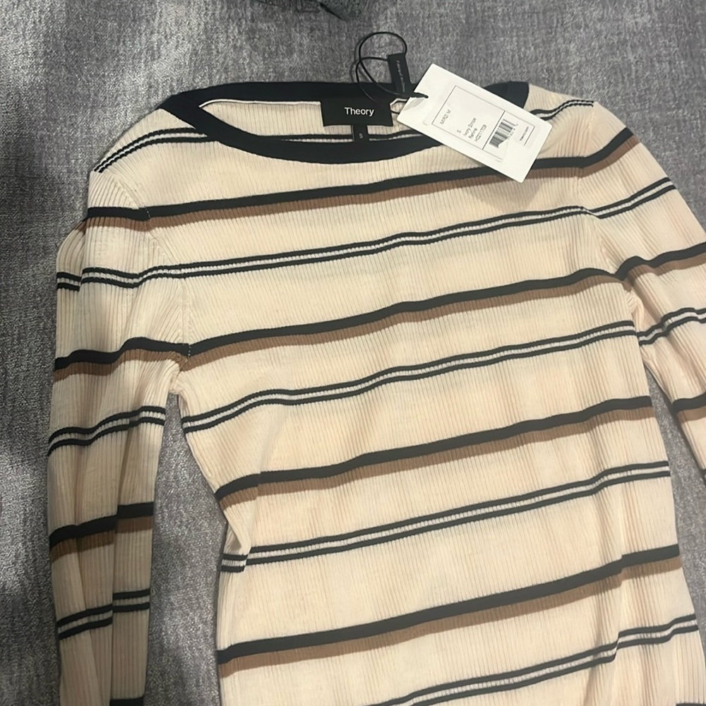 NWT theory long sleeved stripe top small